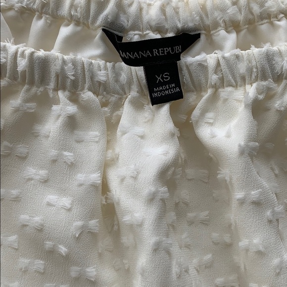 NWOT. Banana Republic. Off the shoulder blouse - Picture 3 of 4